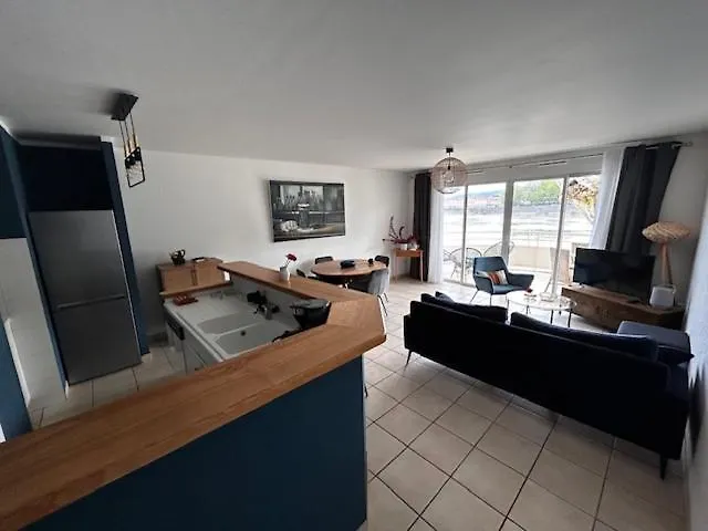 Blue**** Vue Exceptionnelle Sur Le Rhone Apartment Tain-l'Hermitage 0*,  France